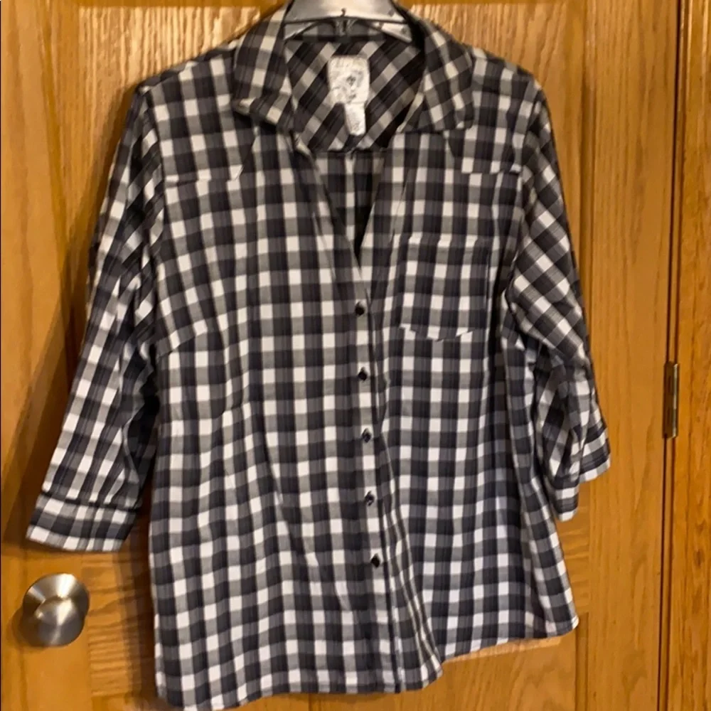 Black and white plaid button up shirt